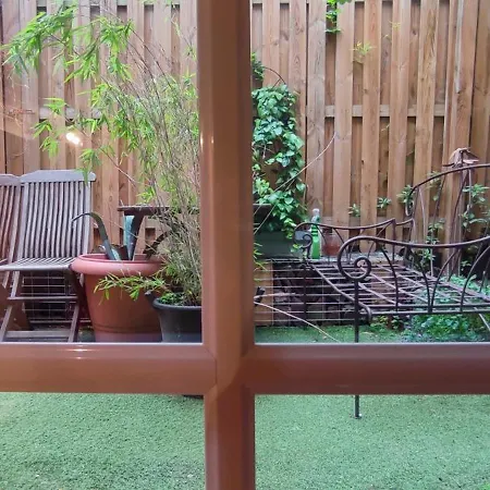 Paris Authentic House, Basement With Courtyard