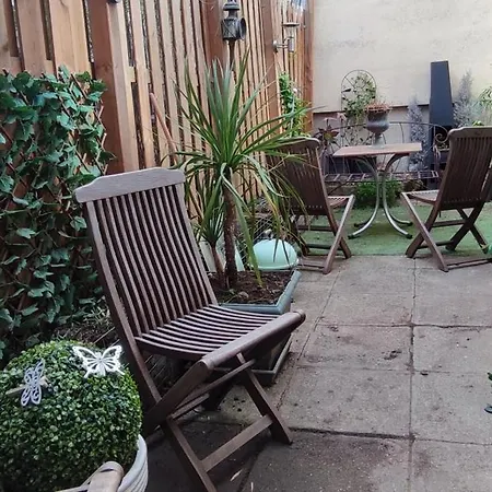 Appartamento Paris Authentic House, Basement With Courtyard *