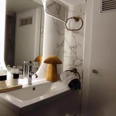 Paris Authentic House, Basement With Courtyard Appartamento *