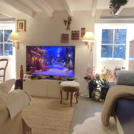 Paris Authentic House, Basement With Courtyard Appartamento *