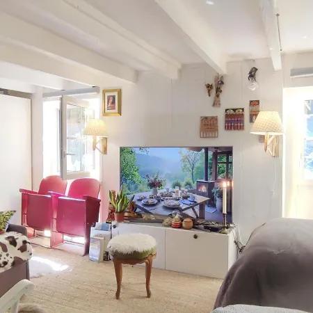 Appartamento Paris Authentic House, Basement With Courtyard *